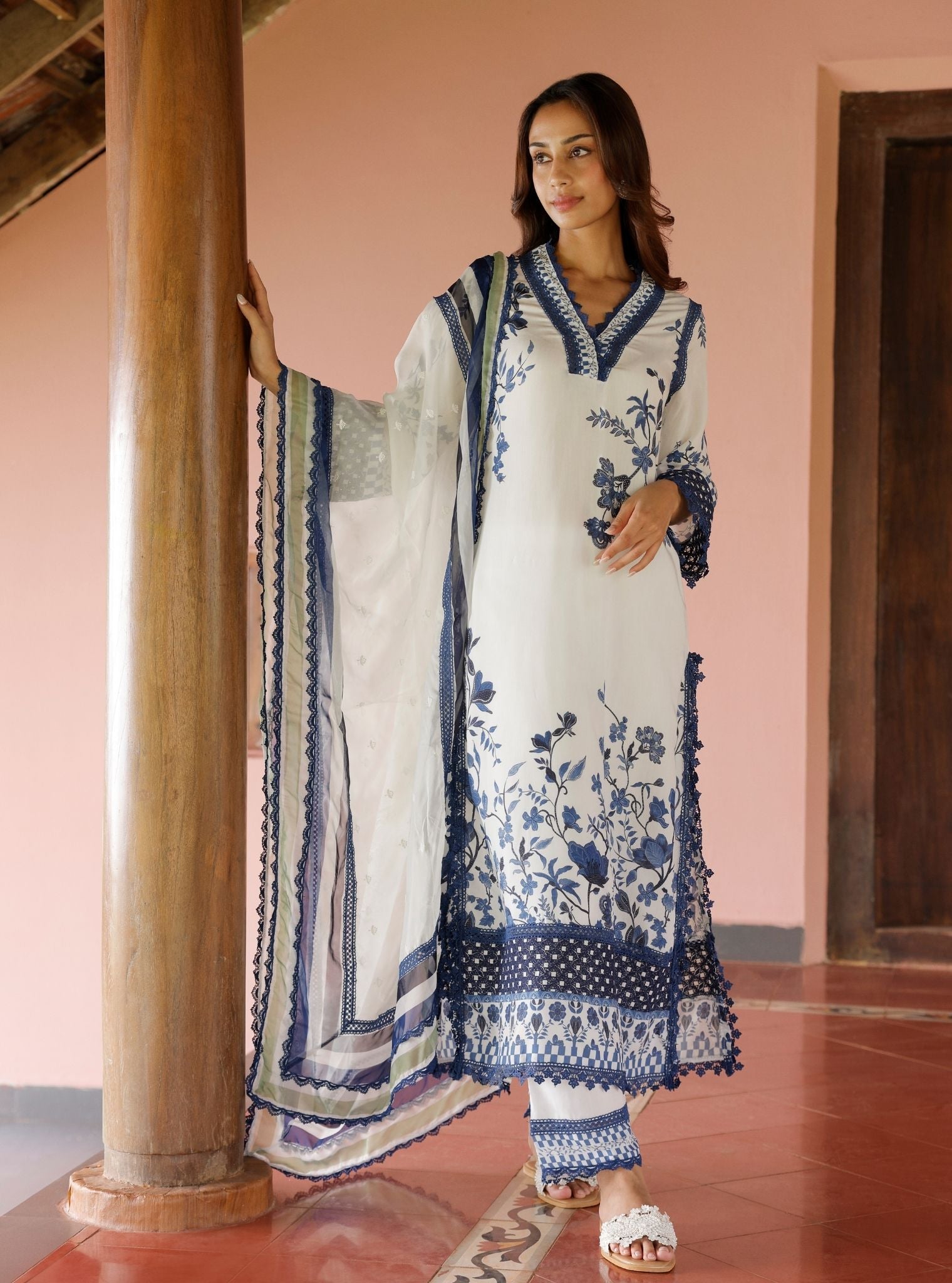 Mulmul Lawn Printed Diti White Kurta With Mulmul Lawn Printed Diti White Pant