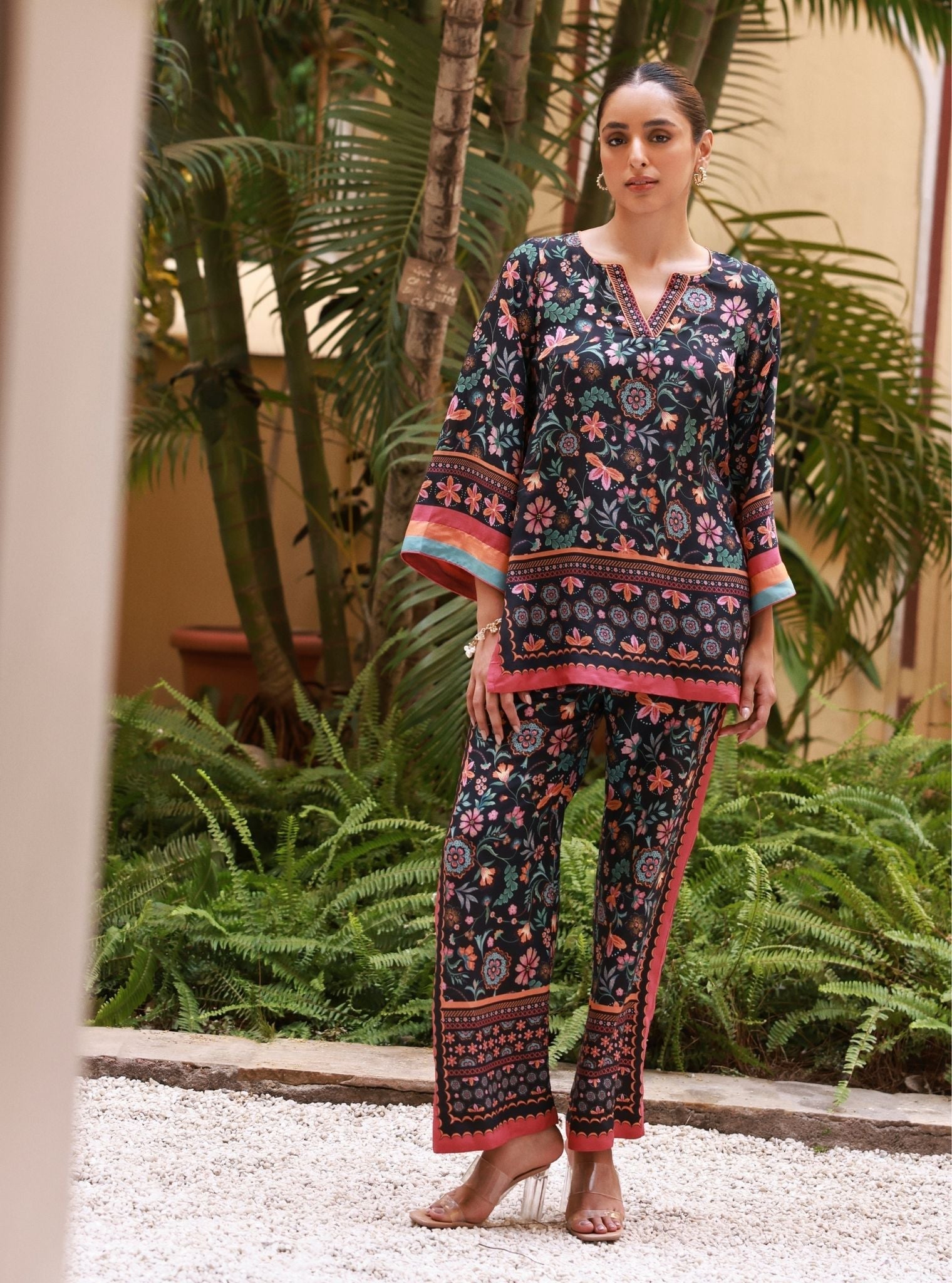 Saurmi Black Lawn Top Set
