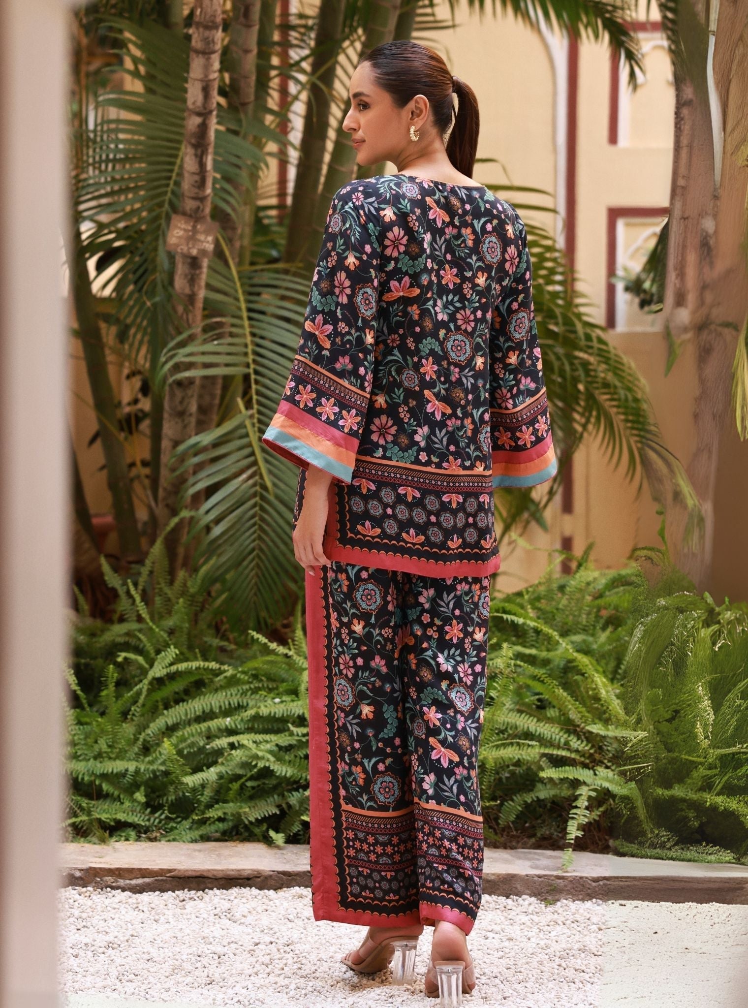 Saurmi Black Lawn Top Set