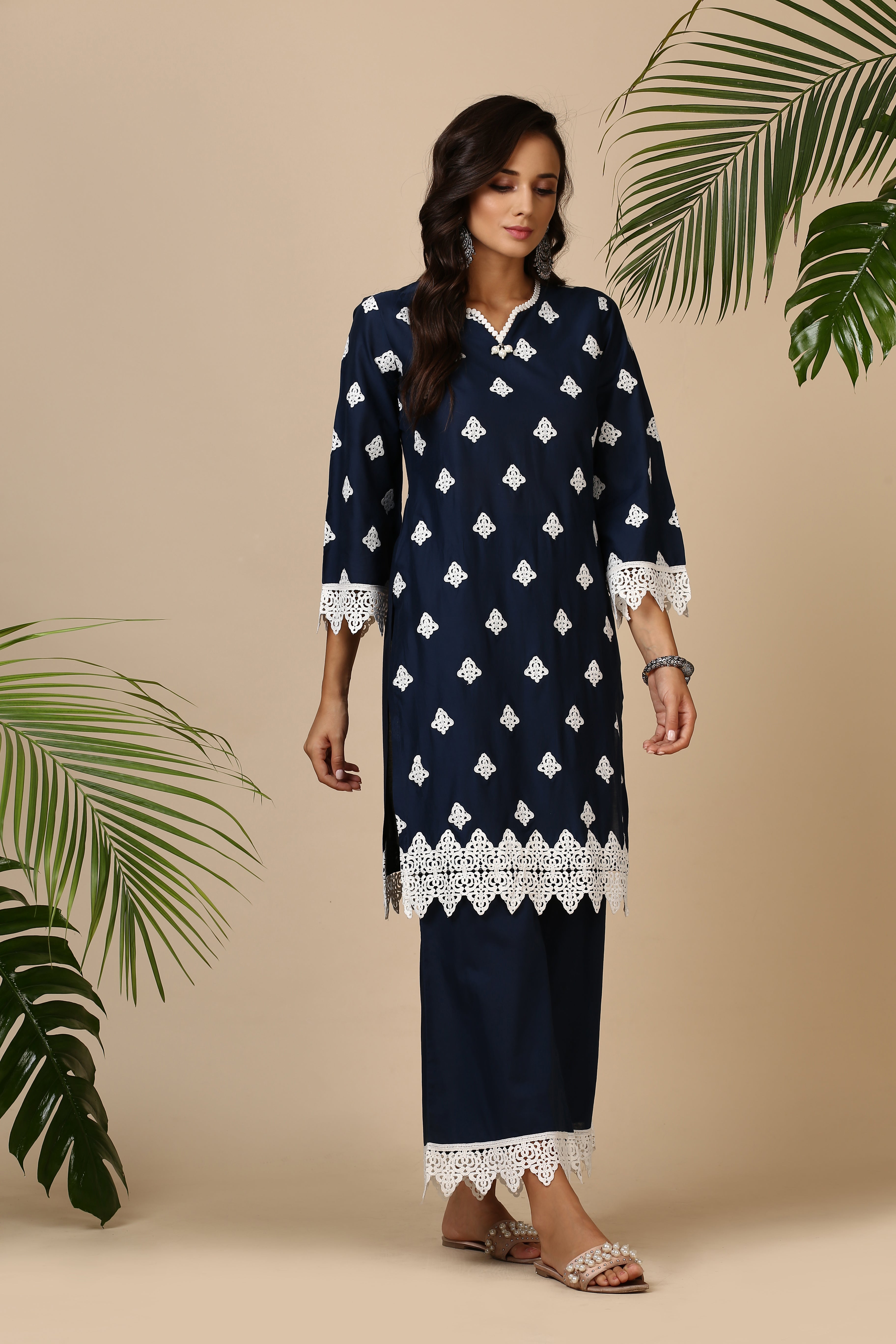 Coral bells Navy Blue