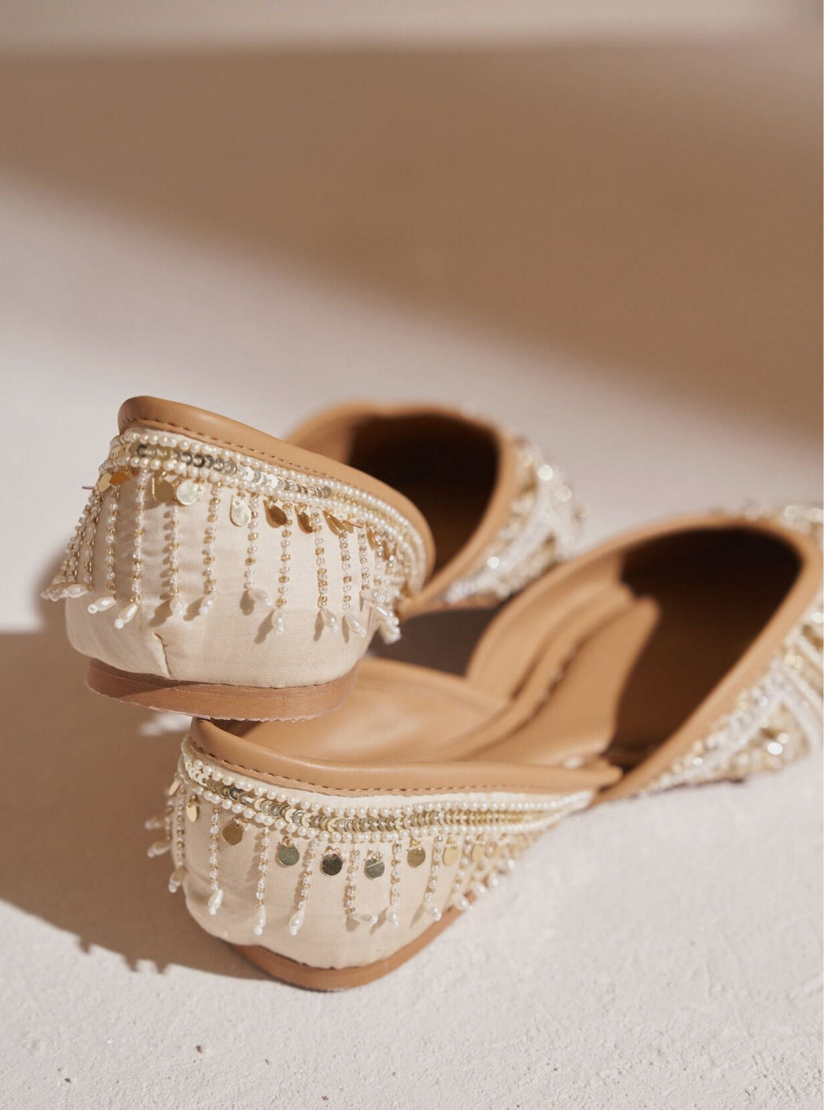 Zeenat Gold Vegan Jutti
