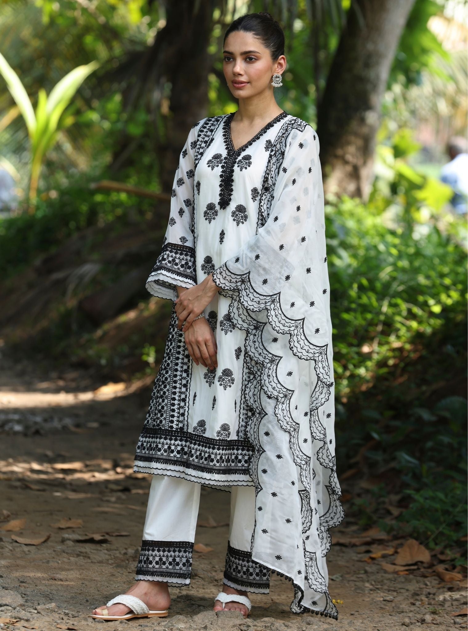 Mulmul Organza Kari White Kurta With Mulmul Cotton Kari White Pant