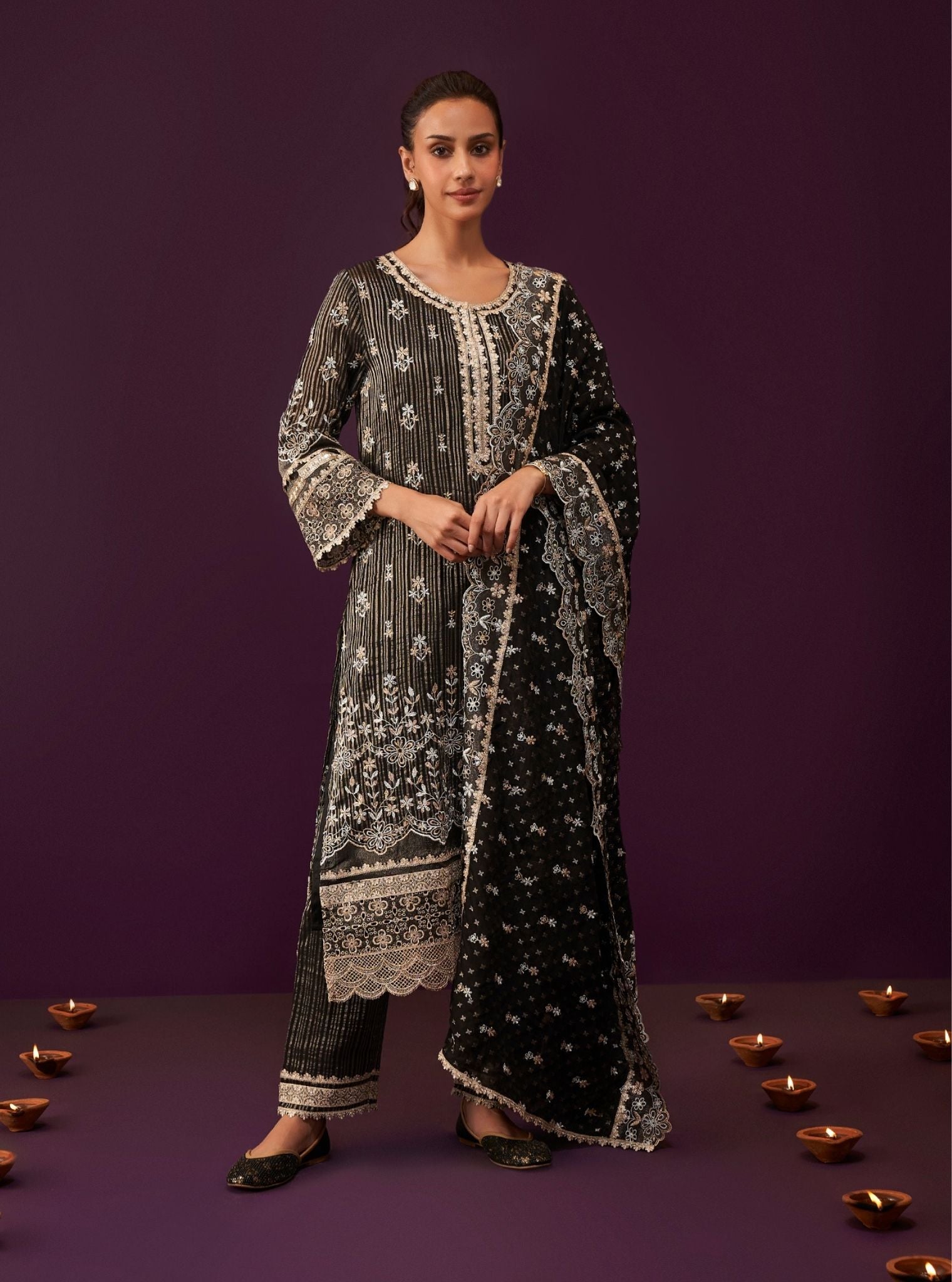 Mulmul Banarsi Idaya Black Kurta With Mulmul Banarsi Idaya Black Pant