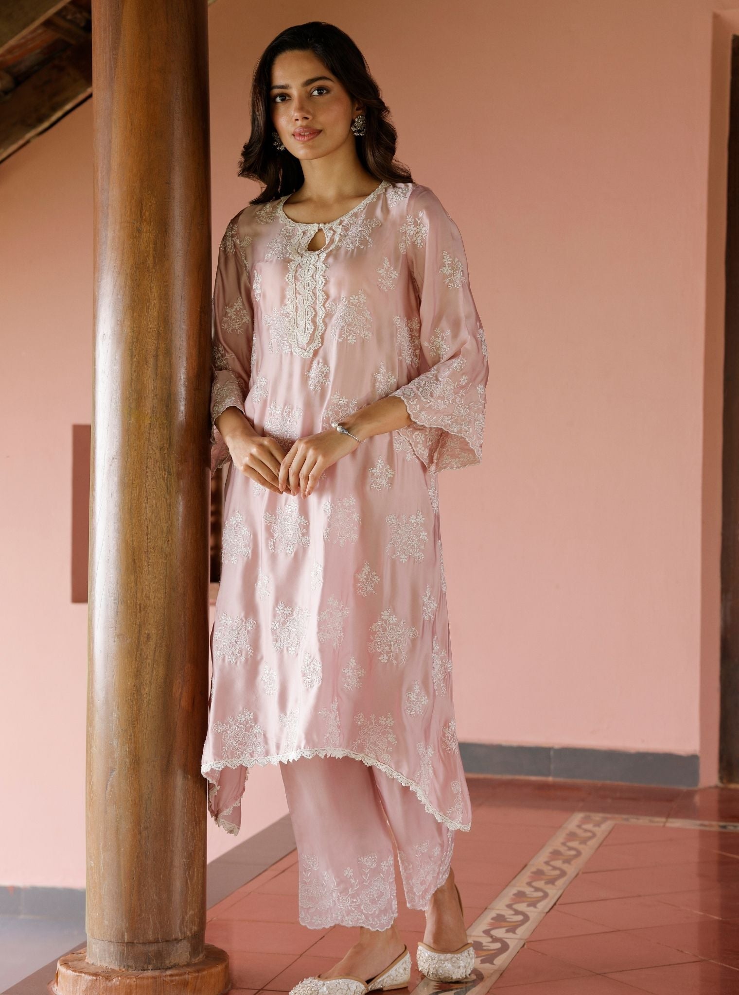 Mulmul Cupro Satin Aari Onion Pink Kurta With Mulmul Cupro Satin Aari Onion Pink Pant