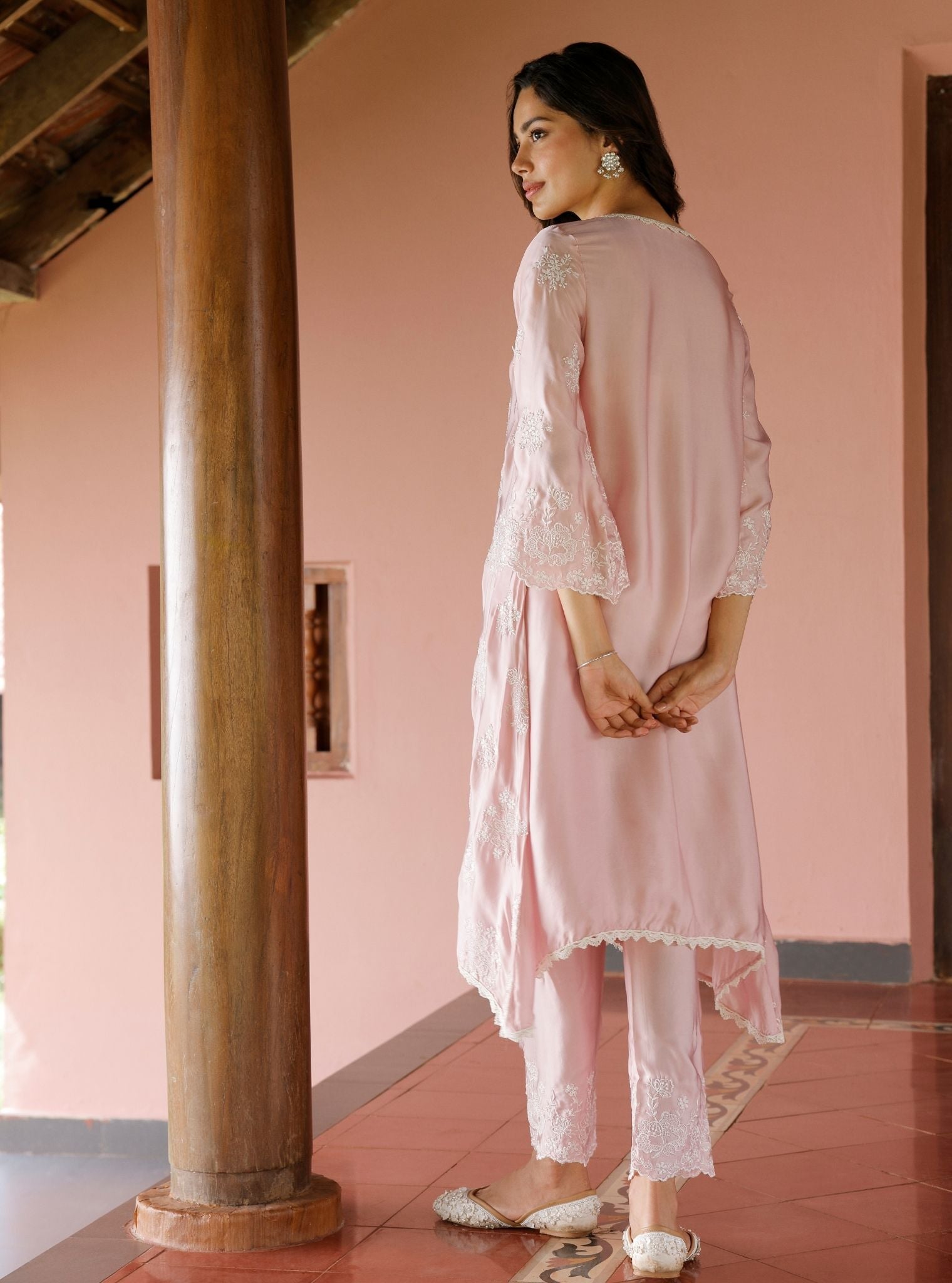 Mulmul Cupro Satin Aari Onion Pink Kurta With Mulmul Cupro Satin Aari Onion Pink Pant