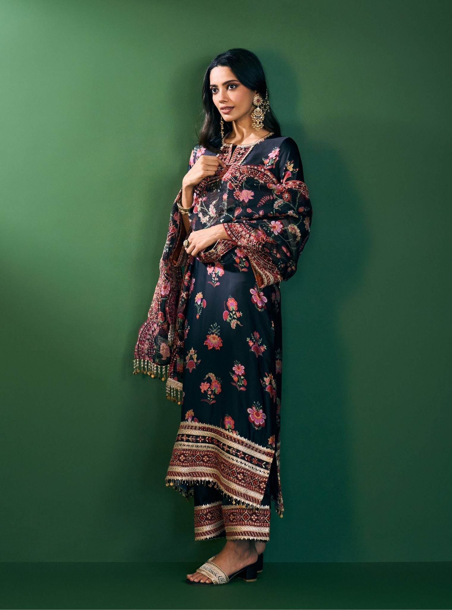 Ovia Cupro Satin Printed Black Kurta & Pant Set