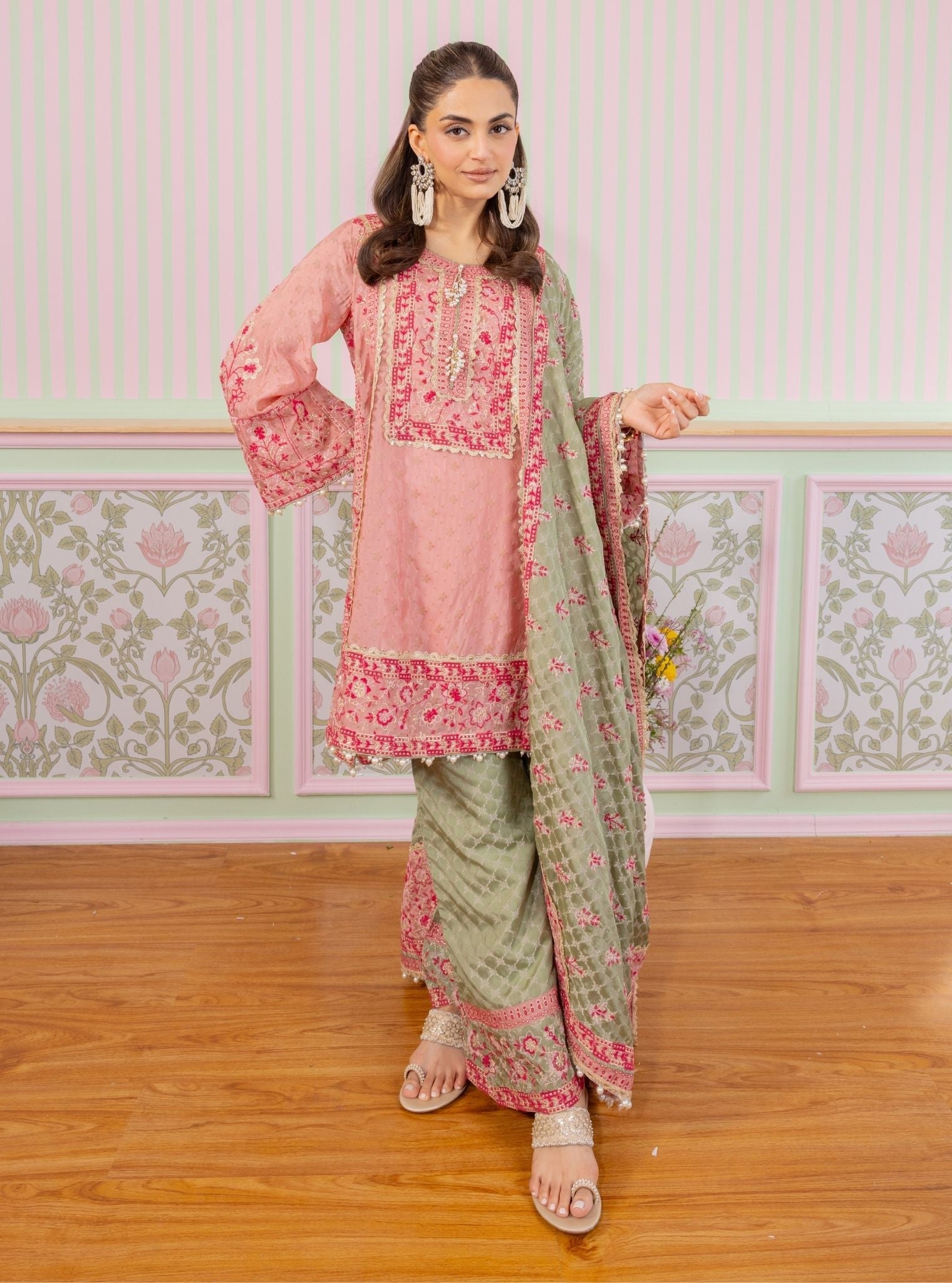 Mulmul Banarsi Mangal Pink Kurta With Mulmul Banarsi Mangal Green Pant