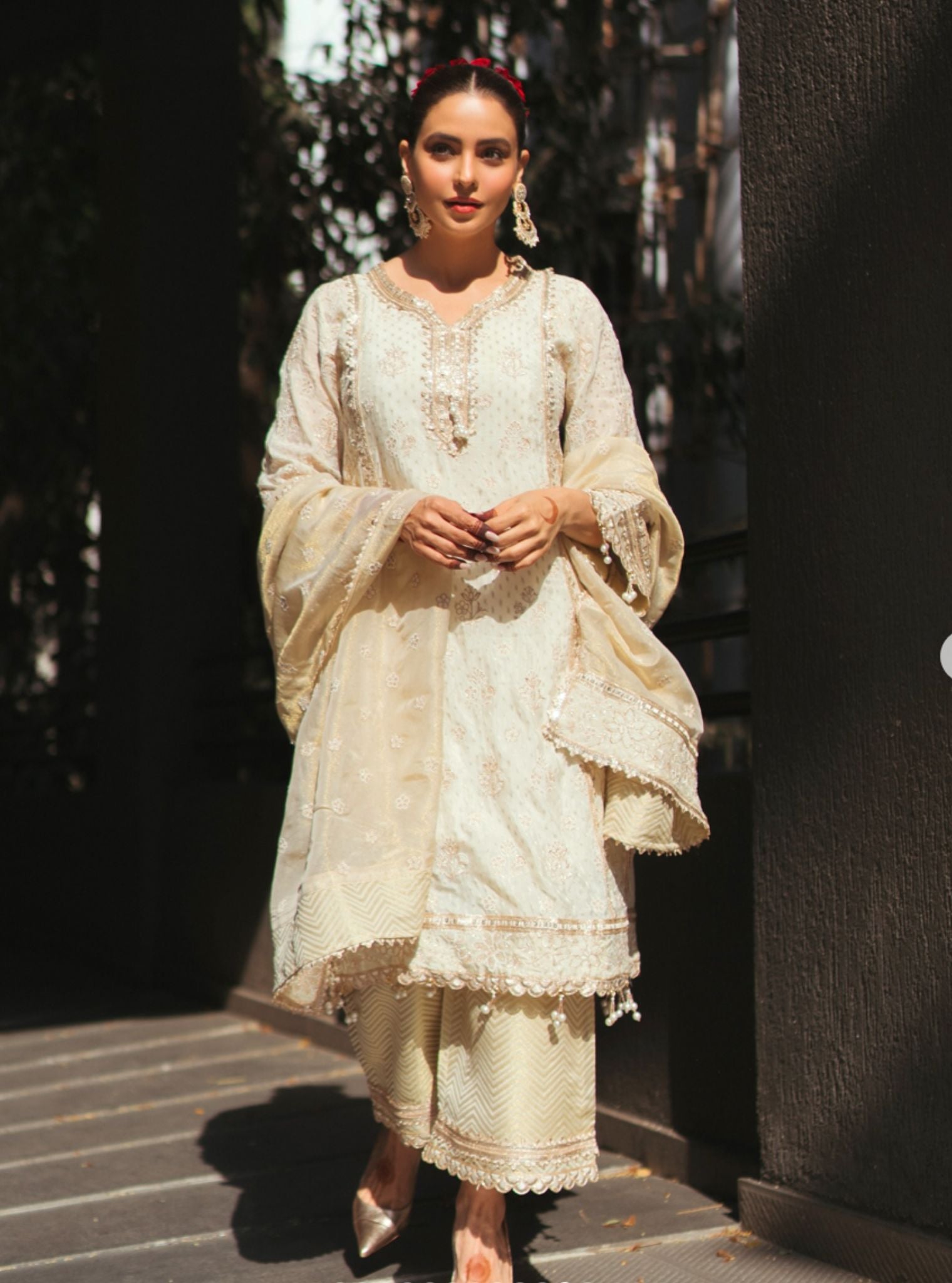 Mulmul Banarsi Dhol Off White Kurta With Mulmul Banarsi Dhol Off White Pant