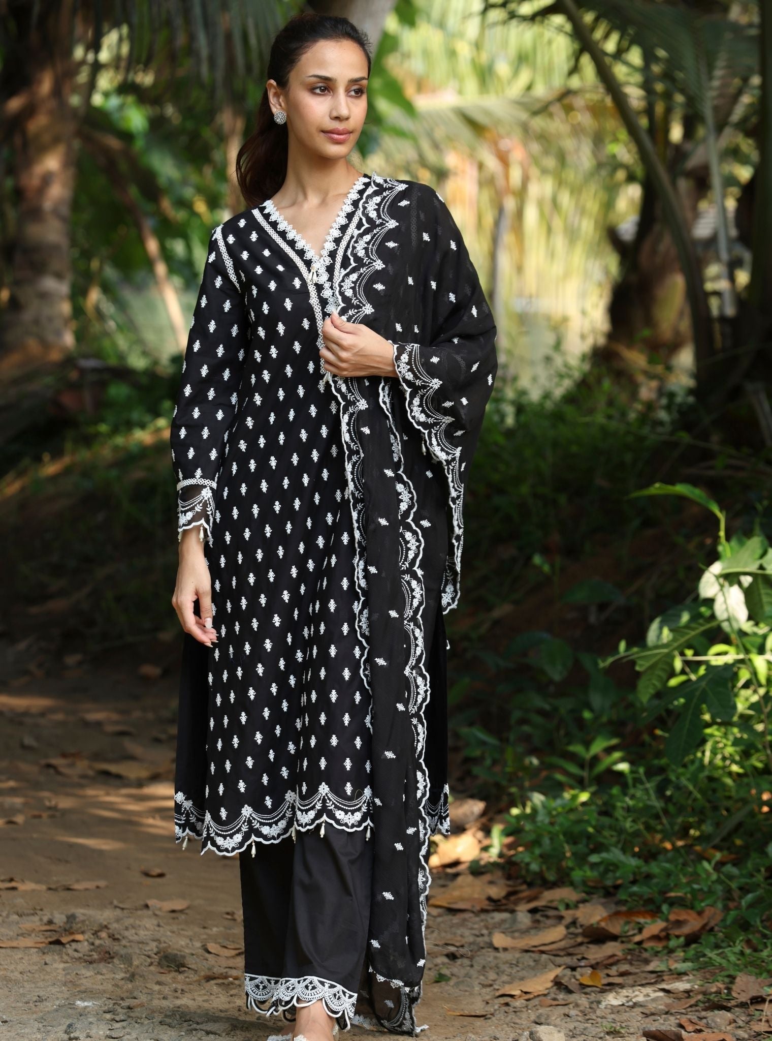 Mulmul Cotton Nivi Black Kurta With Mulmul Cotton Ilya Black Pant
