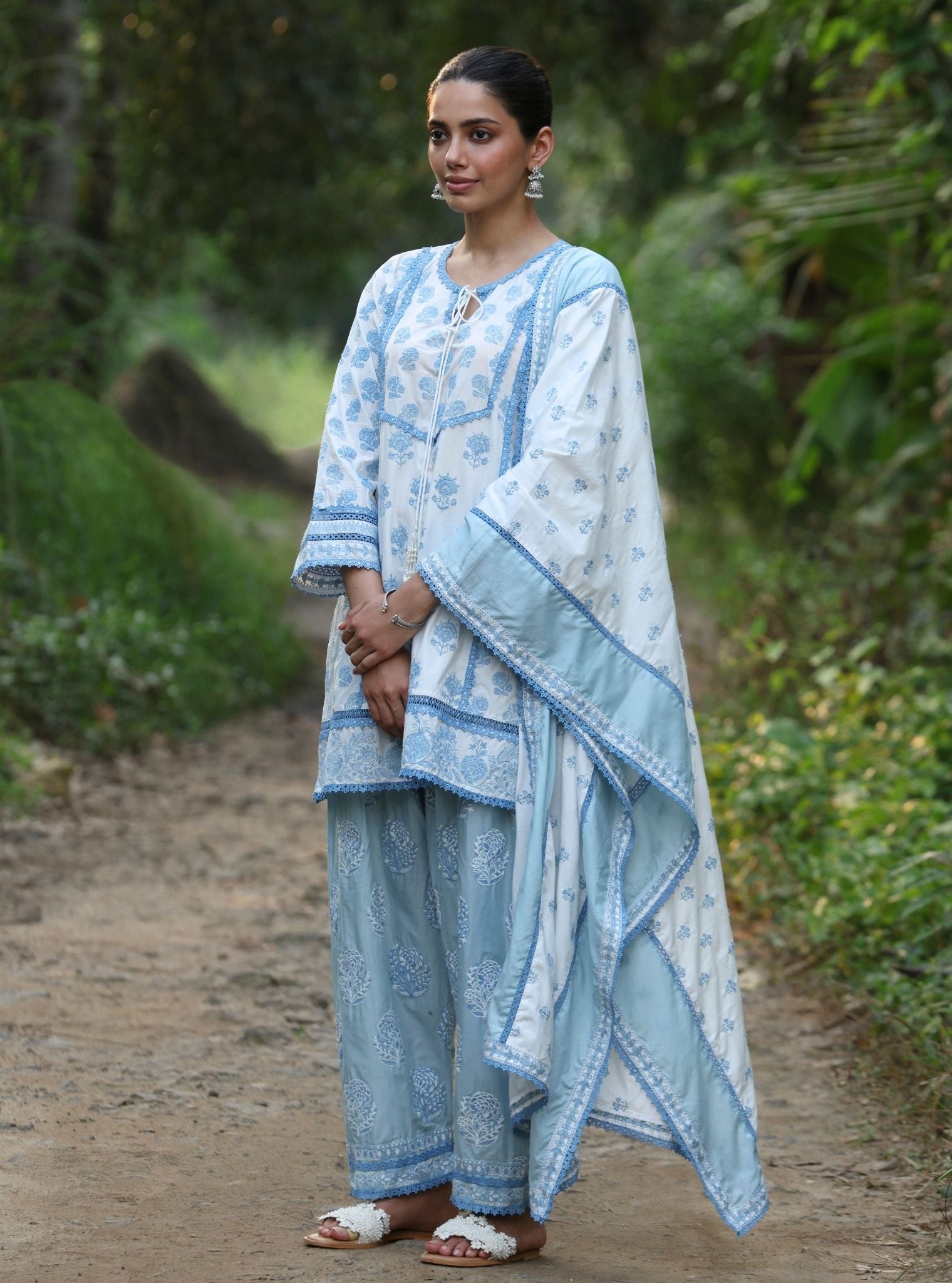 Mulmul Cotton Alagi White Kurta With Mulmul Cotton Alagi Blue Salwar