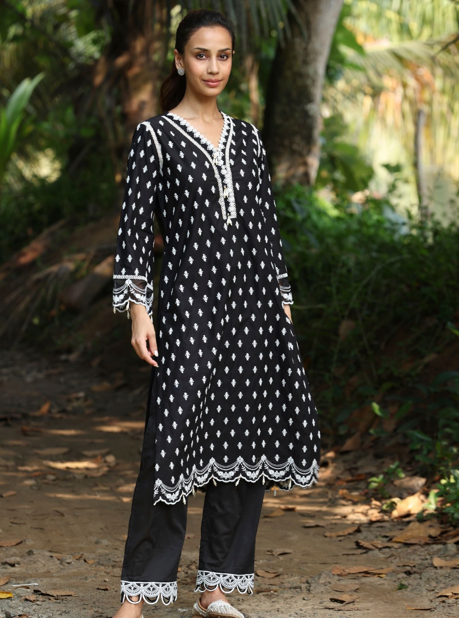 Mulmul Cotton Nivi Black Kurta With Mulmul Cotton Ilya Black Pant