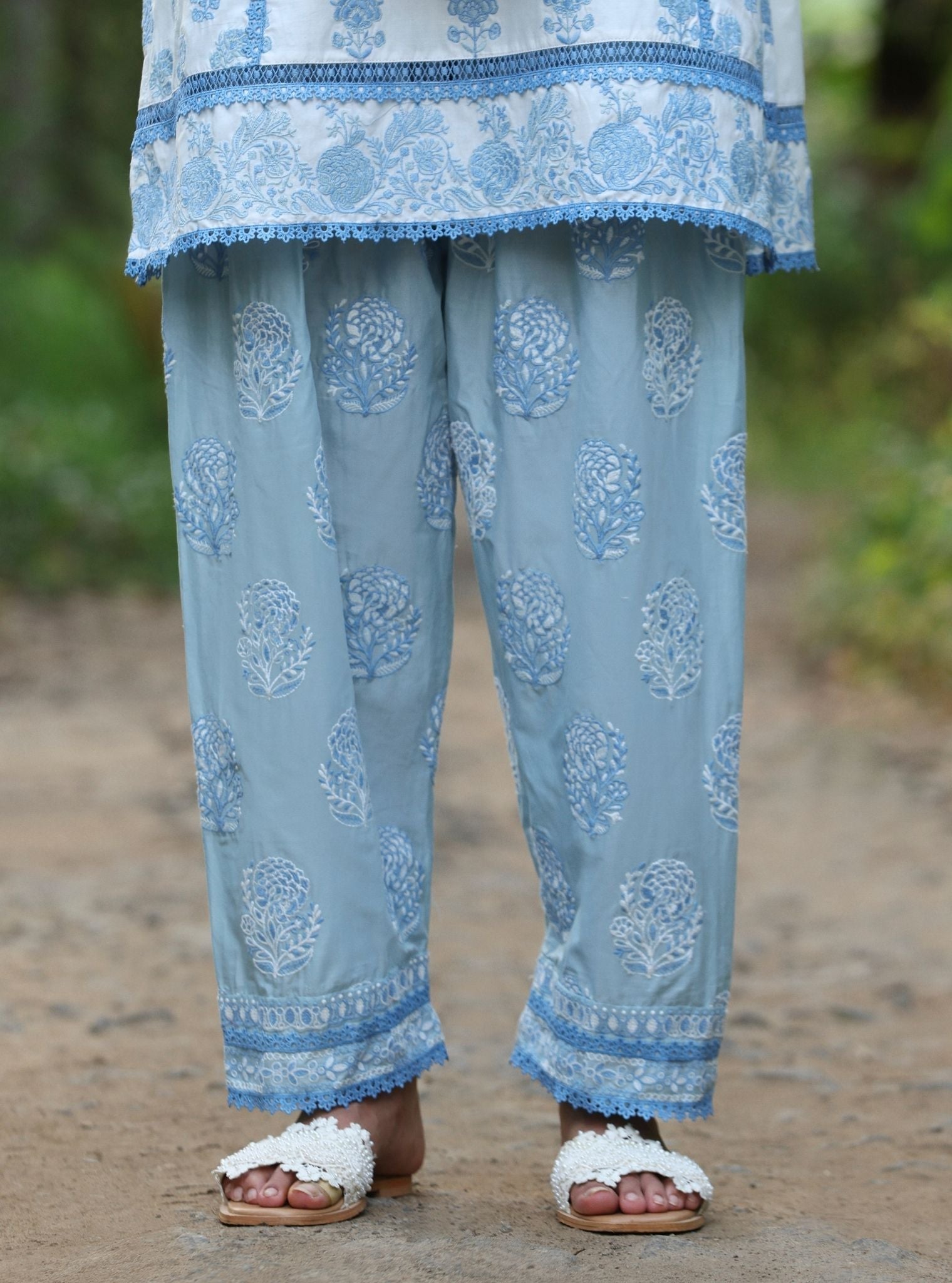 Mulmul Cotton Alagi White Kurta With Mulmul Cotton Alagi Blue Salwar