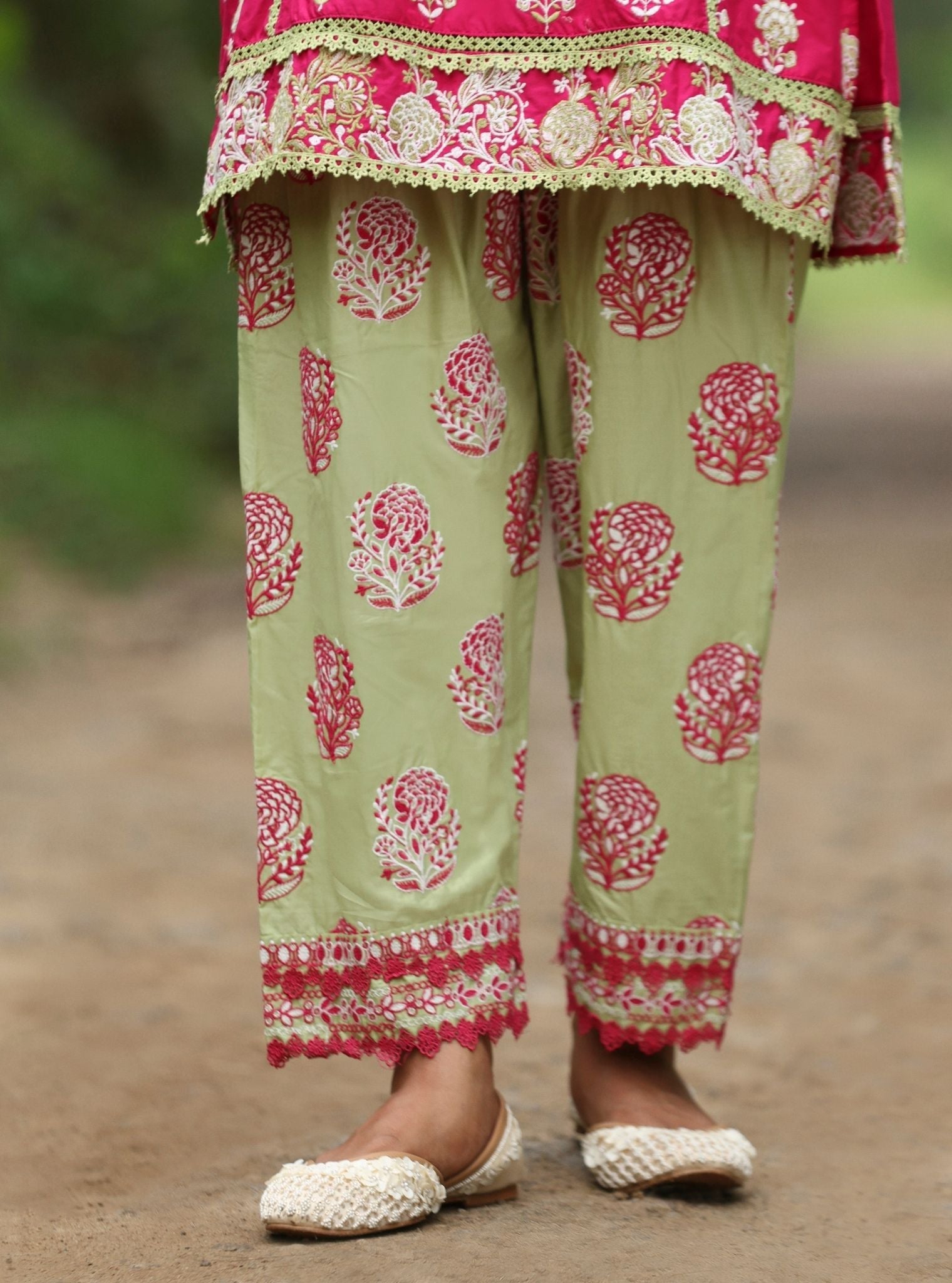 Mulmul Cotton Alagi Fuschia Kurta With Mulmul Cotton Alagi Green Salwar