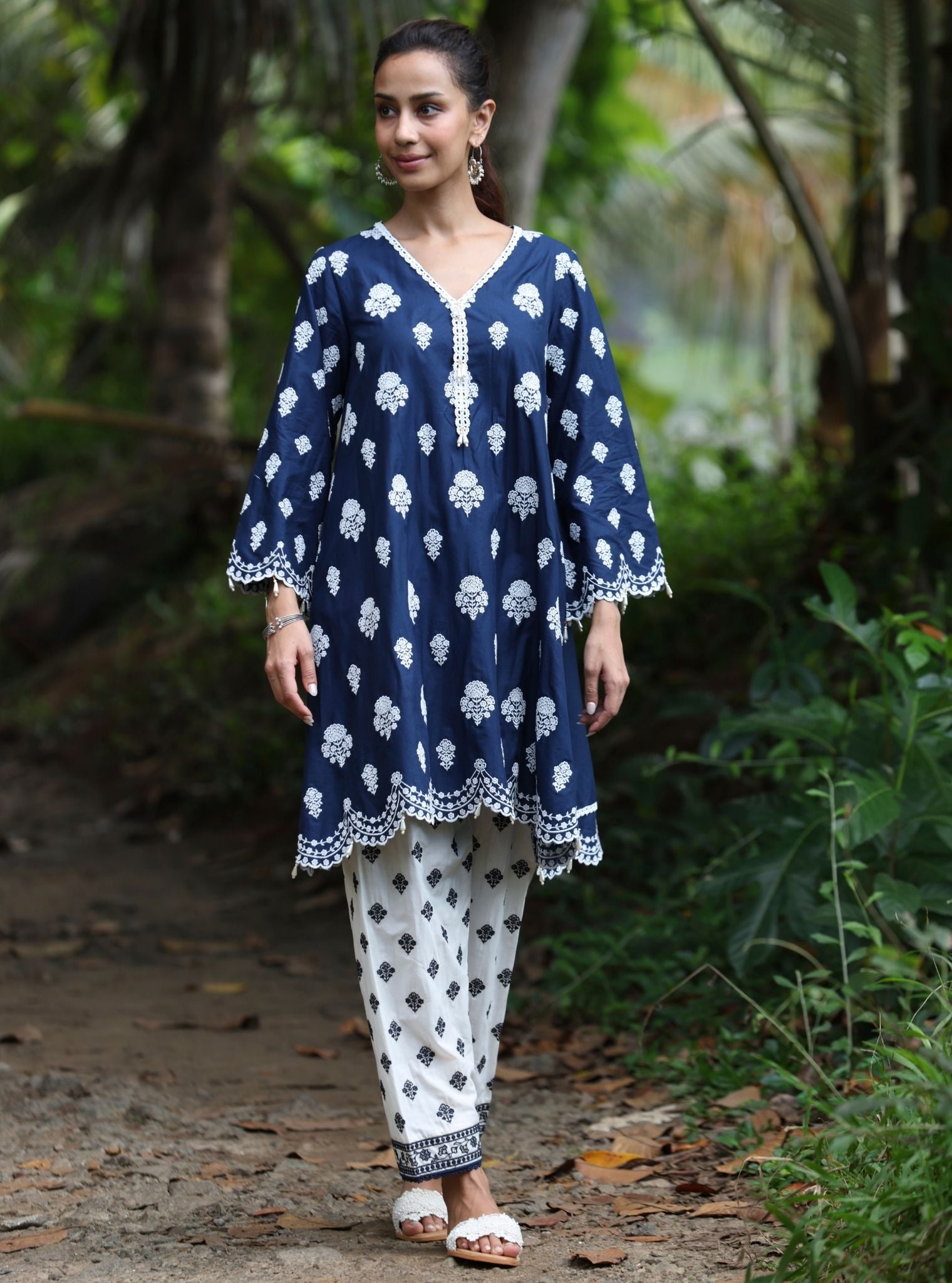 Mulmul Cotton Abana Navy Kurta With Mulmul Cotton Abana White + Navy Pant