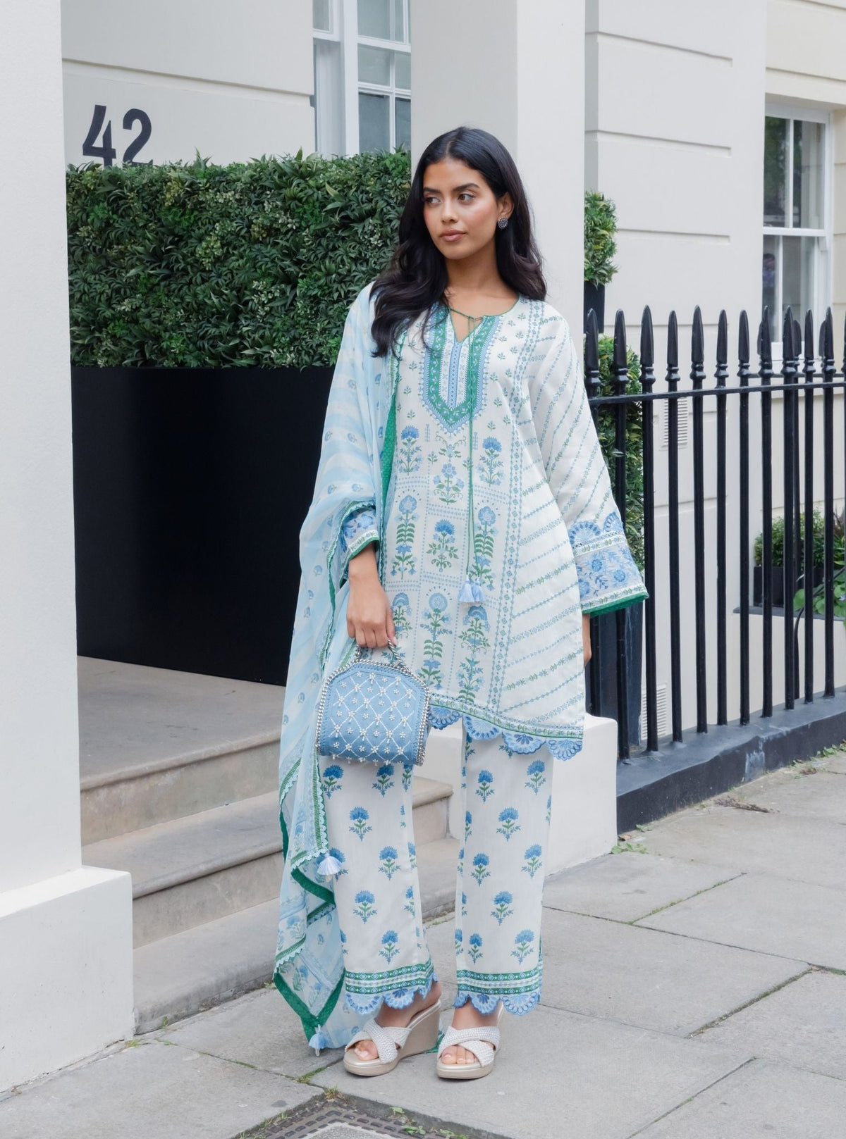 Siara Lawn Printed Off White Kurta Set
