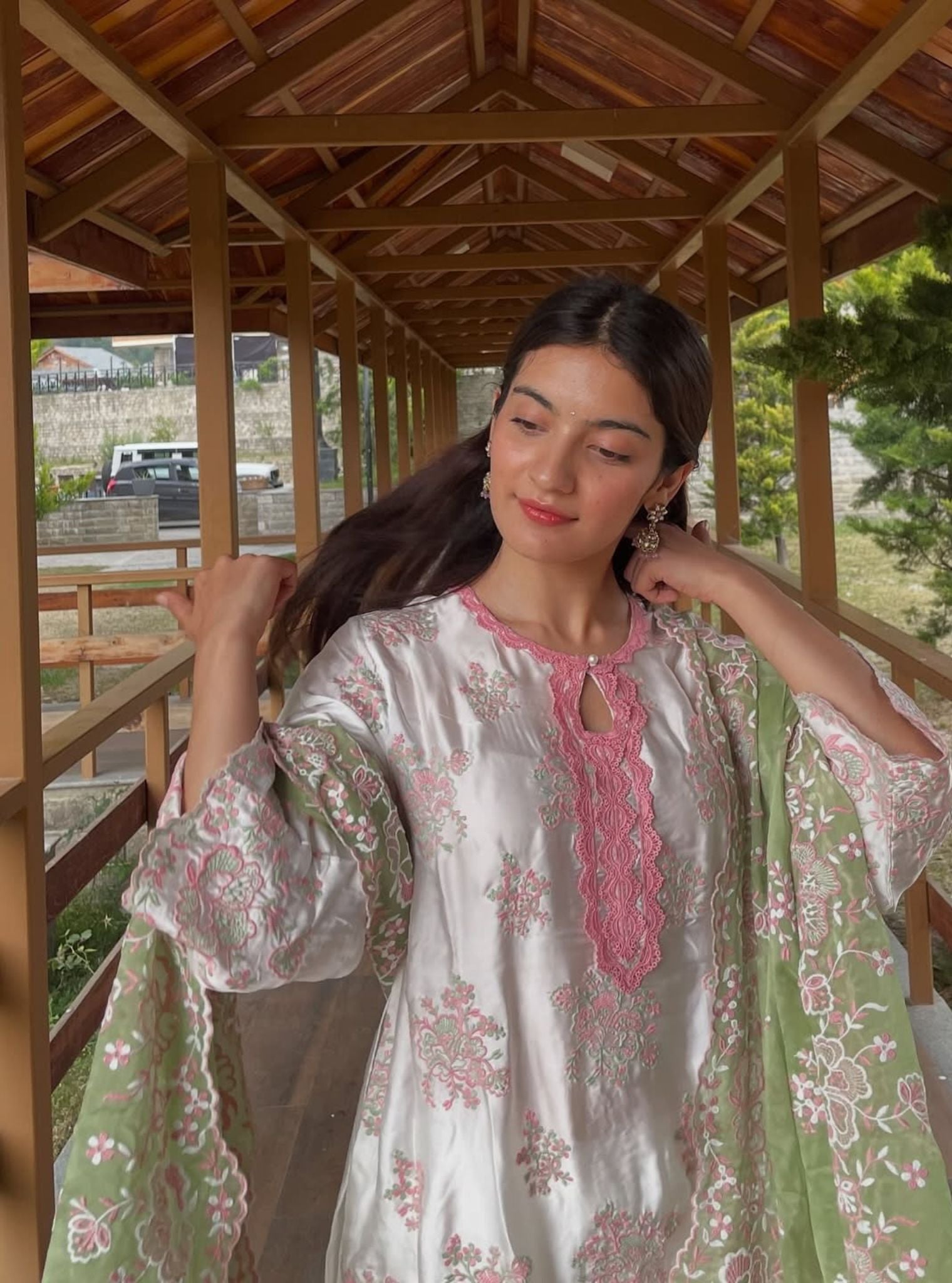 Mulmul Cupro Satin Aari Off White Kurta With Mulmul Cupro Satin Aari Off White Pant