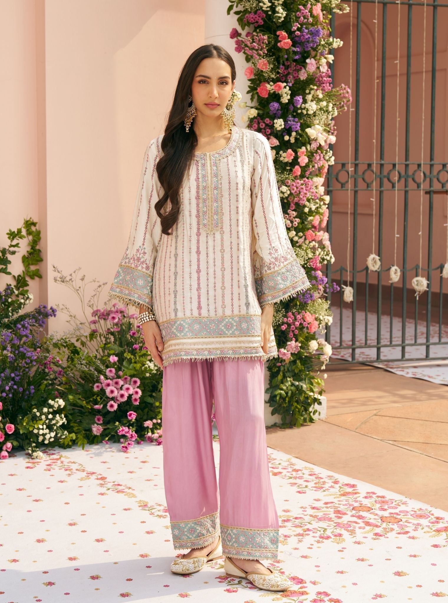 Jhumri Cupro Satin Off-white Kurta Set