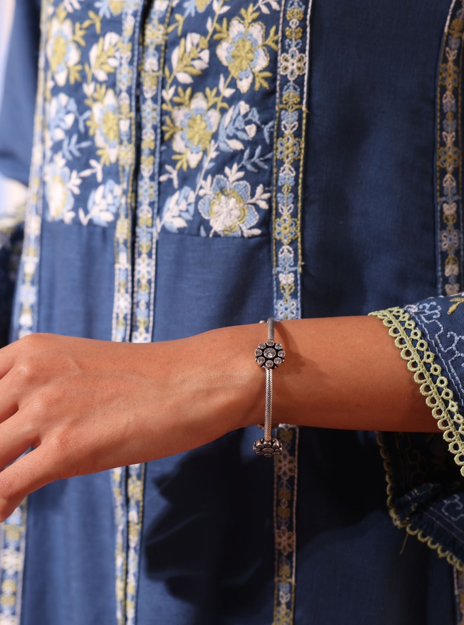 Vana Bangle