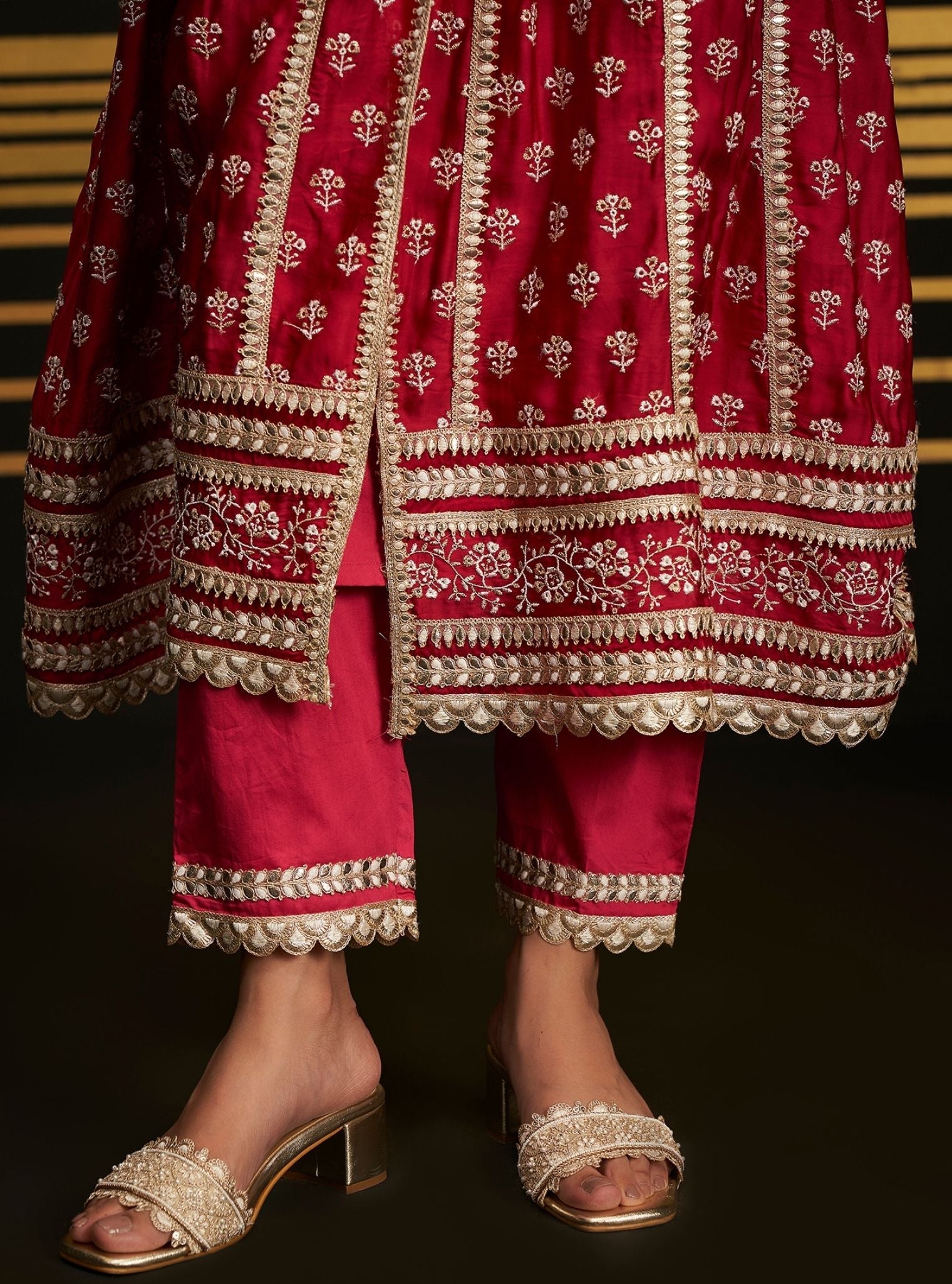 Mulmul Organza Patola Fuschia Dupatta