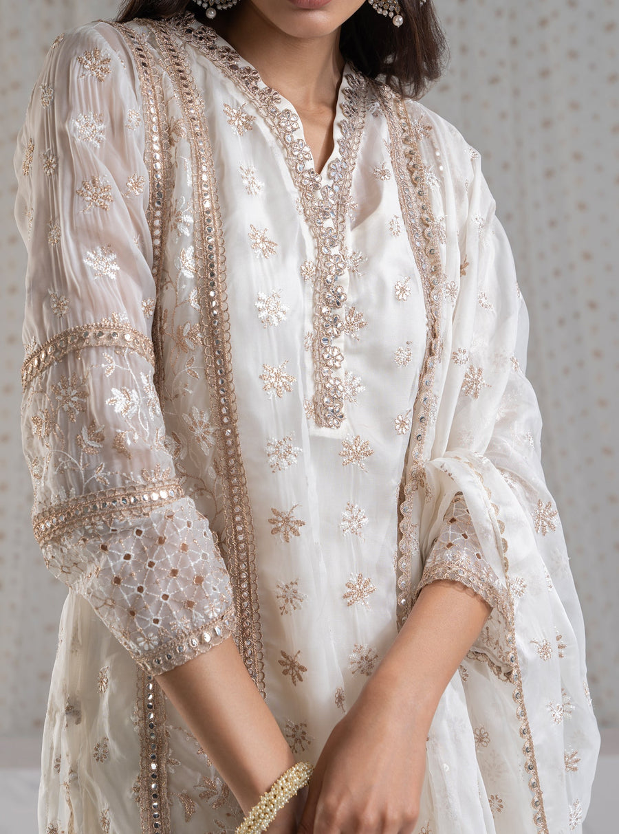 Mulmul Ekani Off white Dupatta main image 1