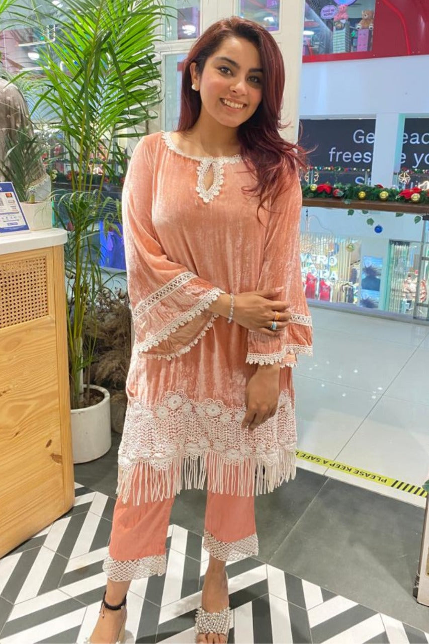 Makhmal Fern Pink Kurta with Fern Pink Pyjama